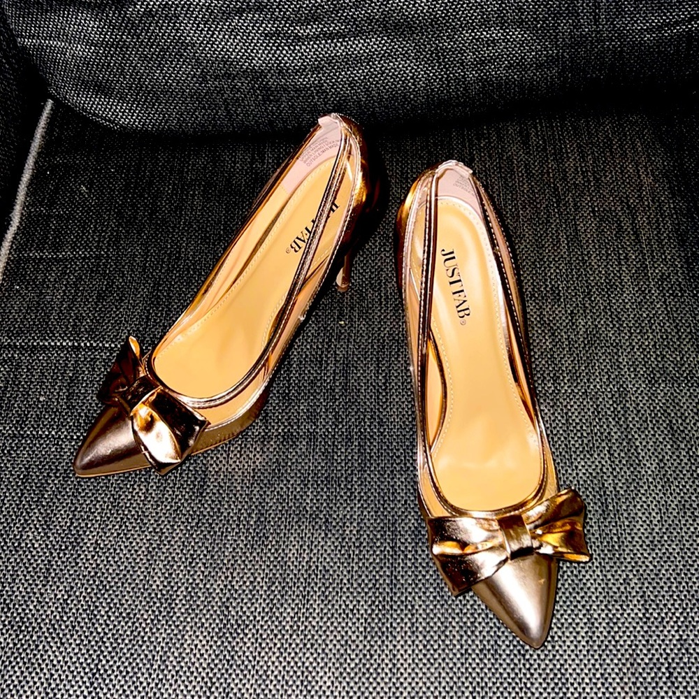 Gold Just Fab pumps. Size 8 NWOT
